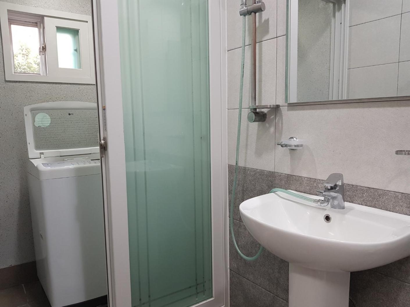 Joeuntwinville, 7min Walk To Line 9 Subway Station, Quiet Residential Area * Seoul