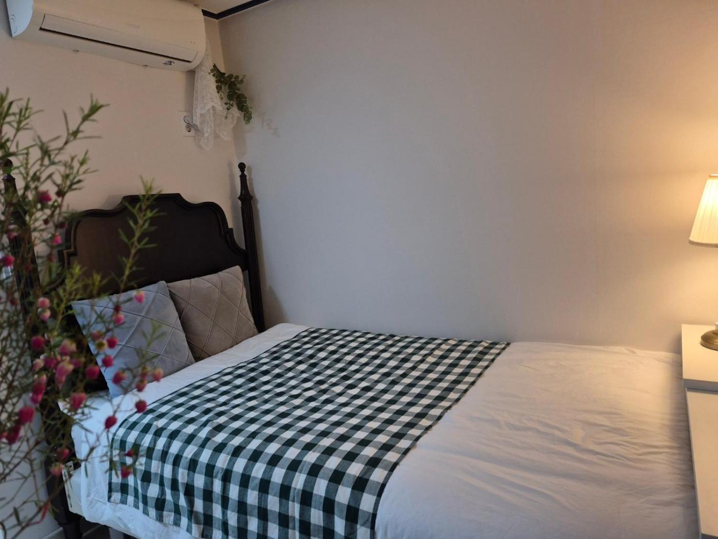Joeuntwinville, 7min Walk To Line 9 Subway Station, Quiet Residential Area Seoul